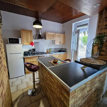 La Maison De Victoire 80 M2, Cour, Wc A L'Etage Et Poele A Pellet 別荘