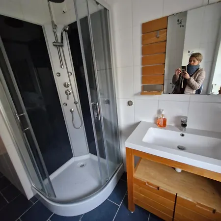 La Maison De Victoire 80 M2, Cour, Wc A L'etage Et Poele A Pellet بيت للعطل *