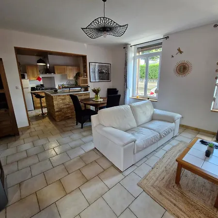 別荘 La Maison De Victoire 80 M2, Cour, Wc A L'Etage Et Poele A Pellet Fourmies