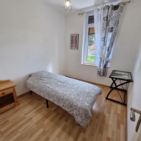 La Maison De Victoire 80 M2, Cour, Wc A L'etage Et Poele A Pellet بيت للعطل *