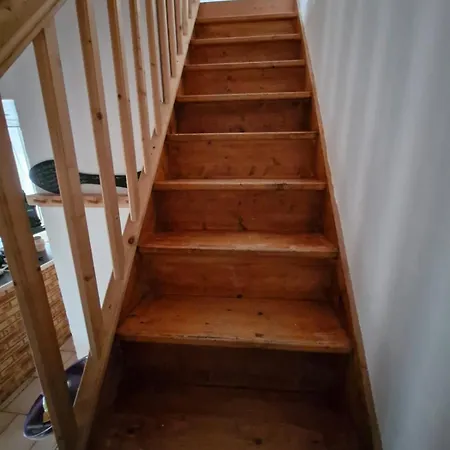 La Maison De Victoire 80 M2, Cour, Wc A L'etage Et Poele A Pellet *