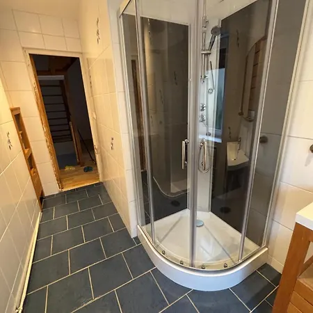 La Maison De Victoire 80 M2, Cour, Wc A L'etage Et Poele A Pellet