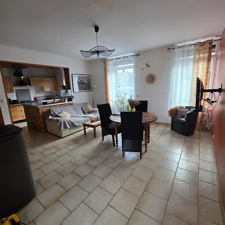 La Maison De Victoire 80 M2, Cour, Wc A L'etage Et Poele A Pellet بيت للعطل *