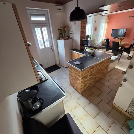 La Maison De Victoire 80 M2, Cour, Wc A L'etage Et Poele A Pellet * Fourmies